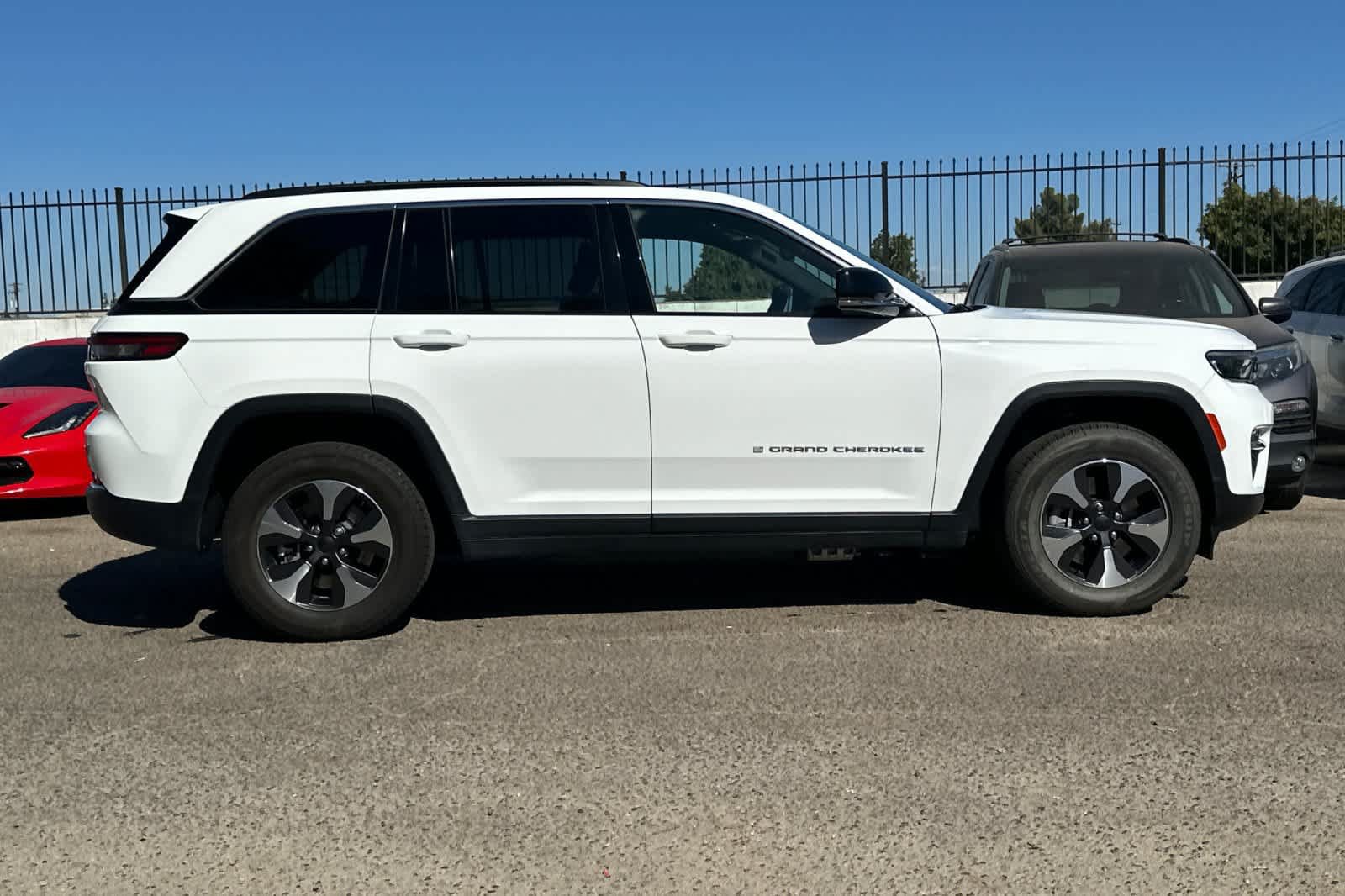 Used 2024 Jeep Grand Cherokee Limited 4xe AWD/4WD image 9