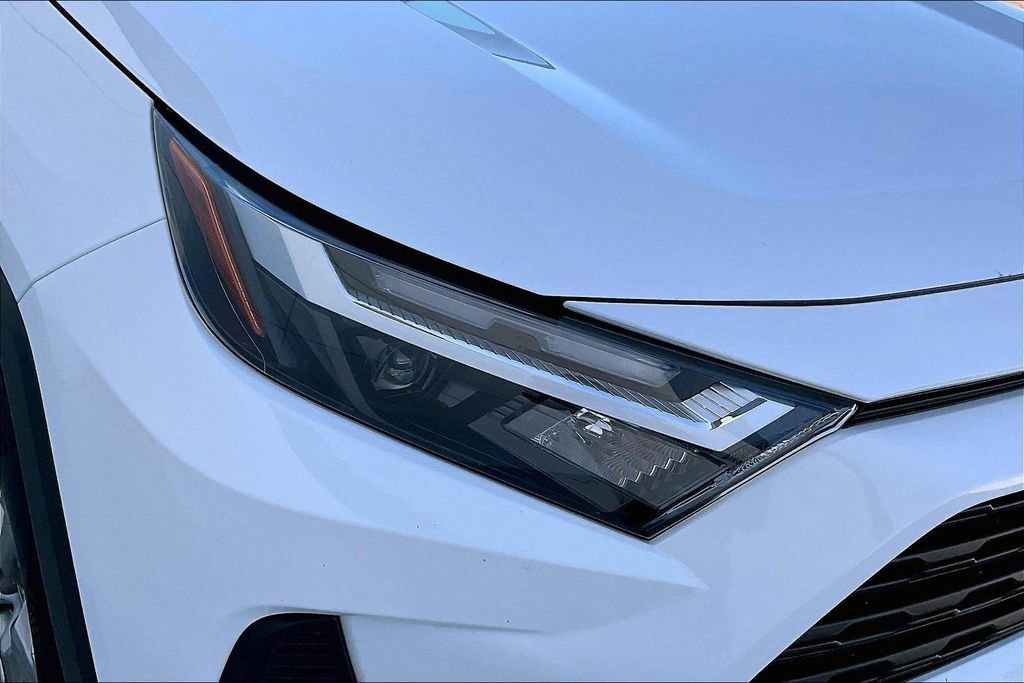 Used 2025 Toyota RAV4 XLE AWD/4WD image 28