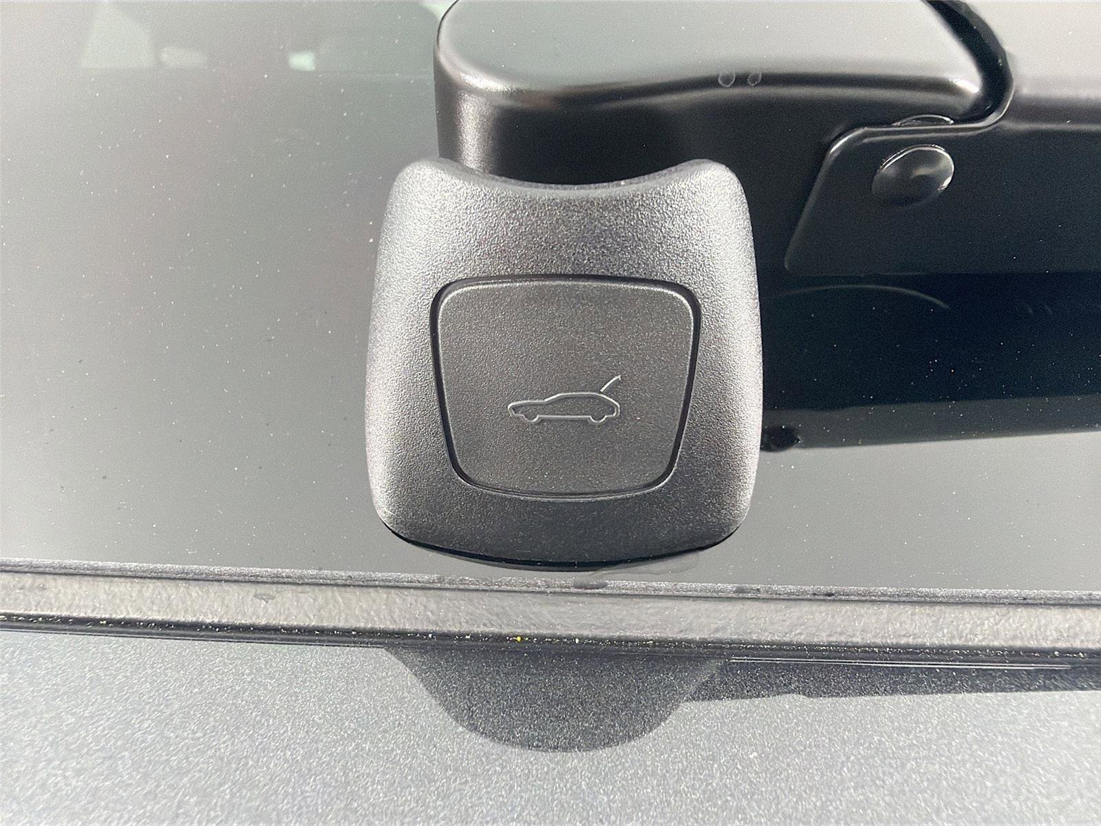 New 2026 Porsche Macan GTS image 25