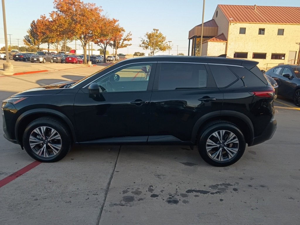 Used 2023 Nissan Rogue SV image 4