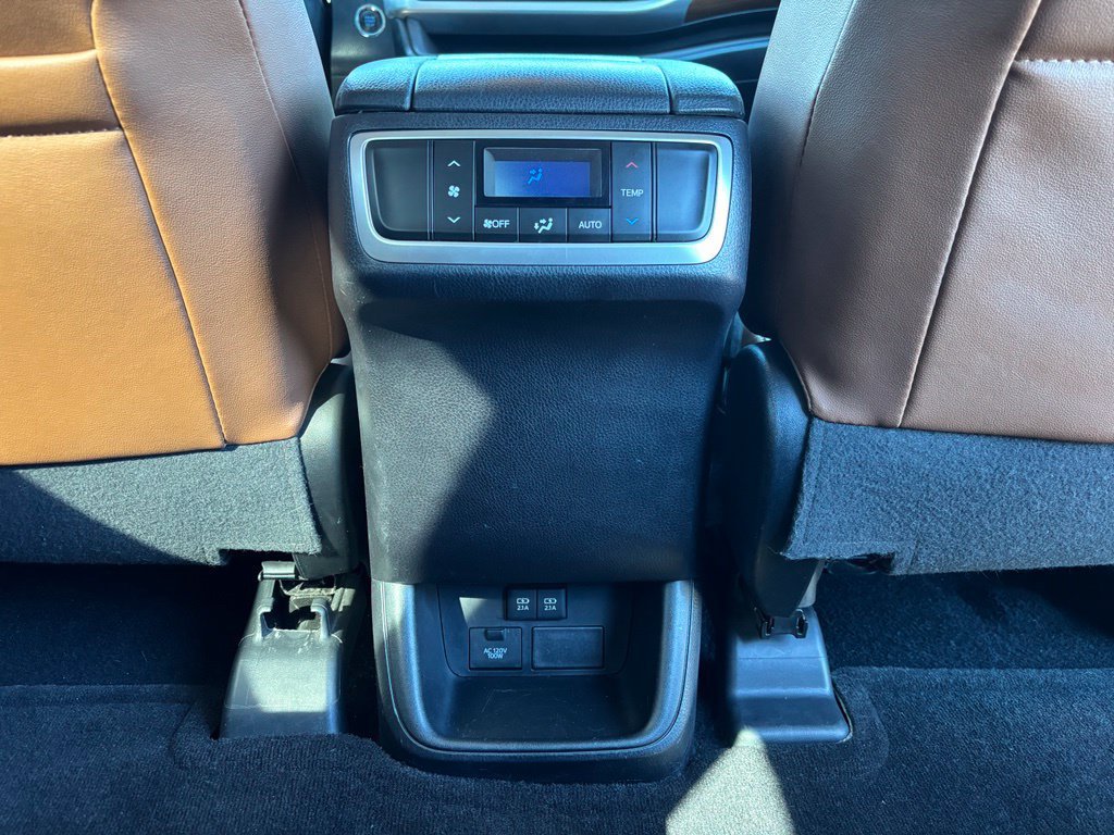 Used 2019 Toyota Highlander Limited FWD image 31