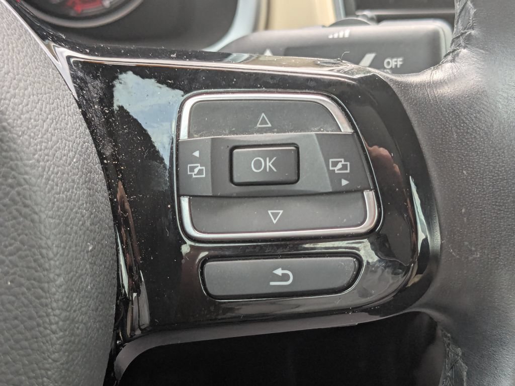 Used 2019 Volkswagen Beetle 2.0T Final Edition SEL FWD image 33