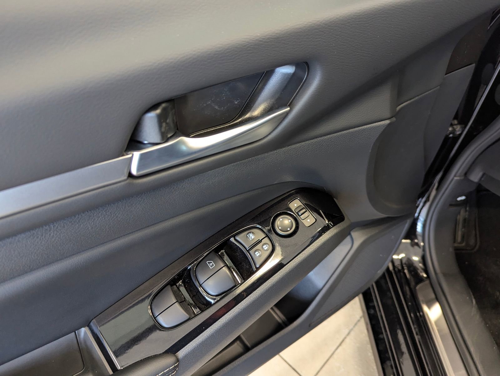 New 2025 Nissan Altima 2.5 SL image 8