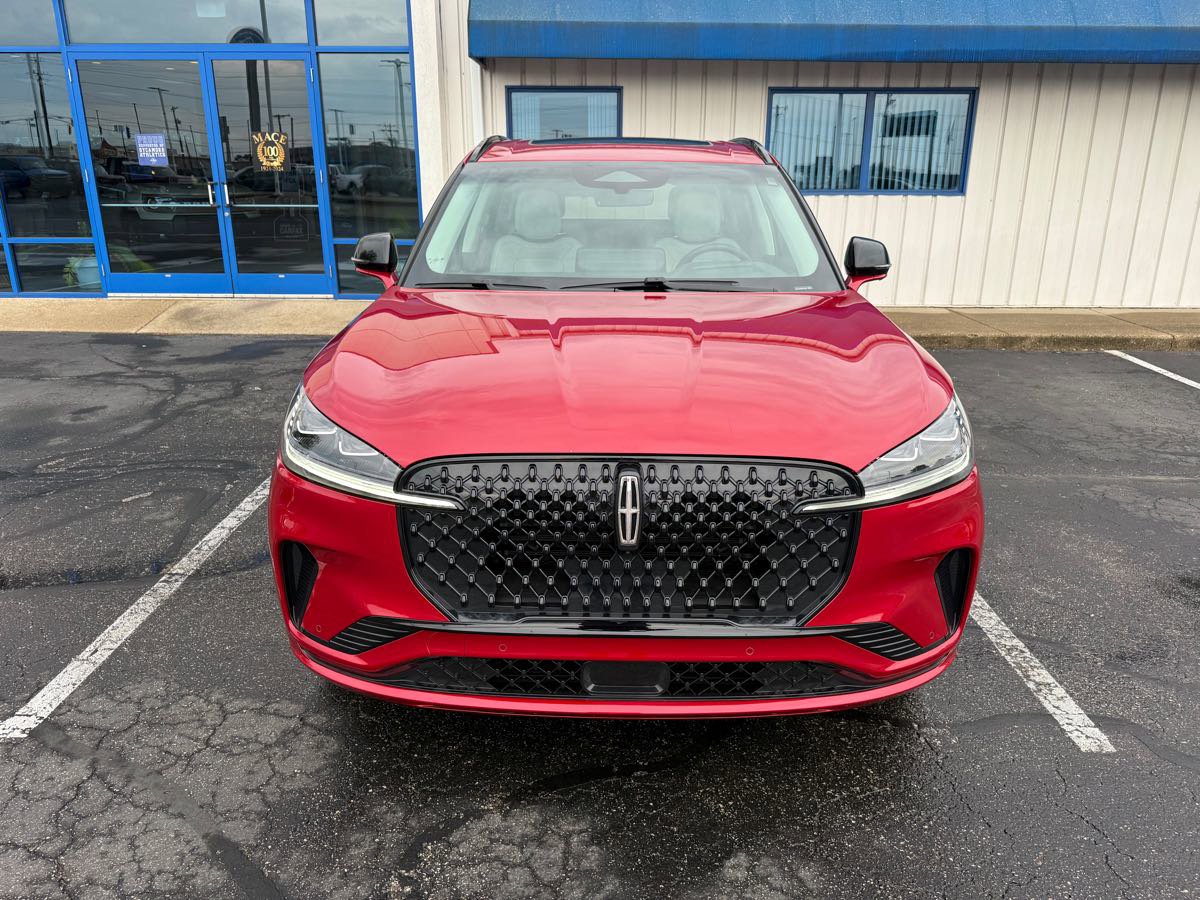 Used 2025 Lincoln Aviator Reserve w/ Equipment Group 201A AWD/4WD image 2