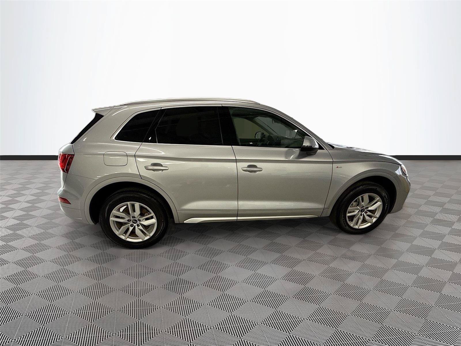 Used 2023 Audi Q5 2.0T Premium w/ Convenience Package AWD/4WD image 8