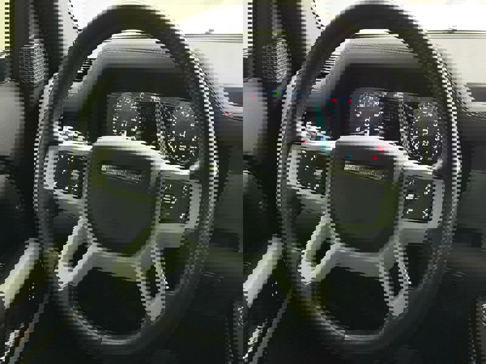 Used 2022 Land Rover Defender 110 S image 32