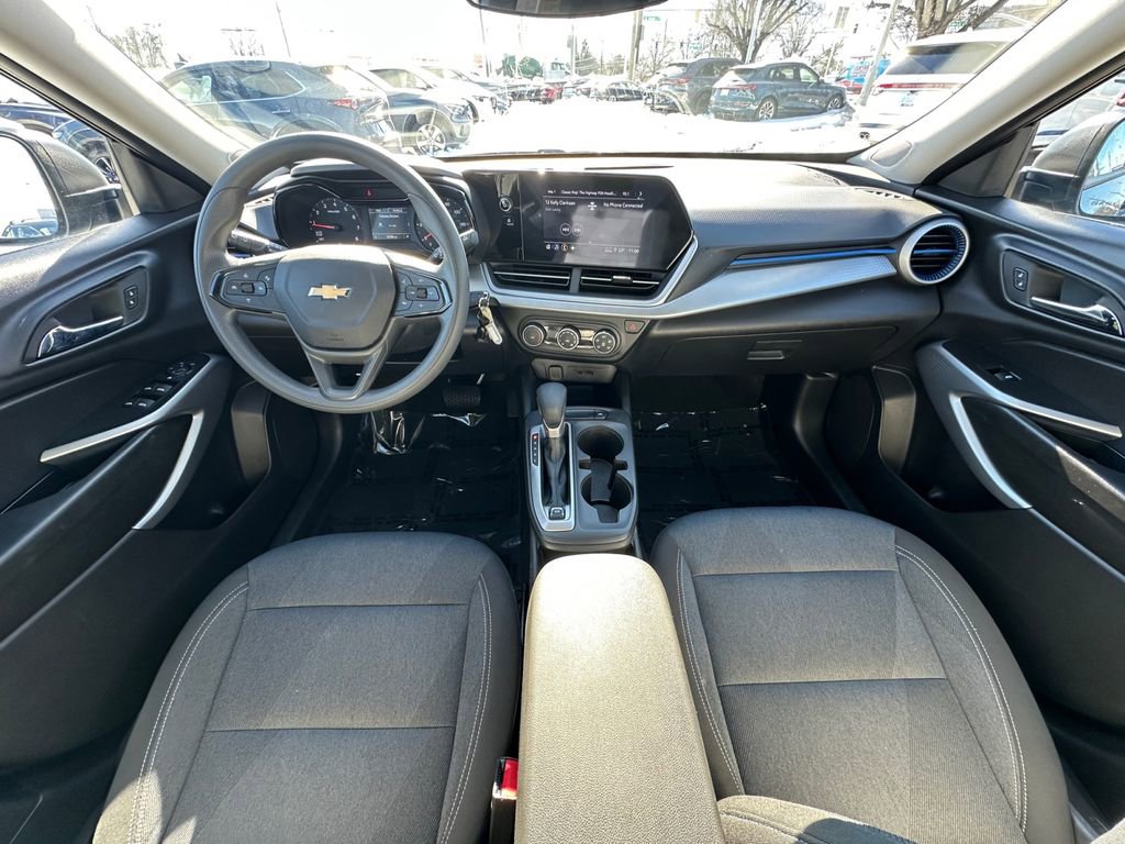 Used 2025 Chevrolet Trax LS image 20