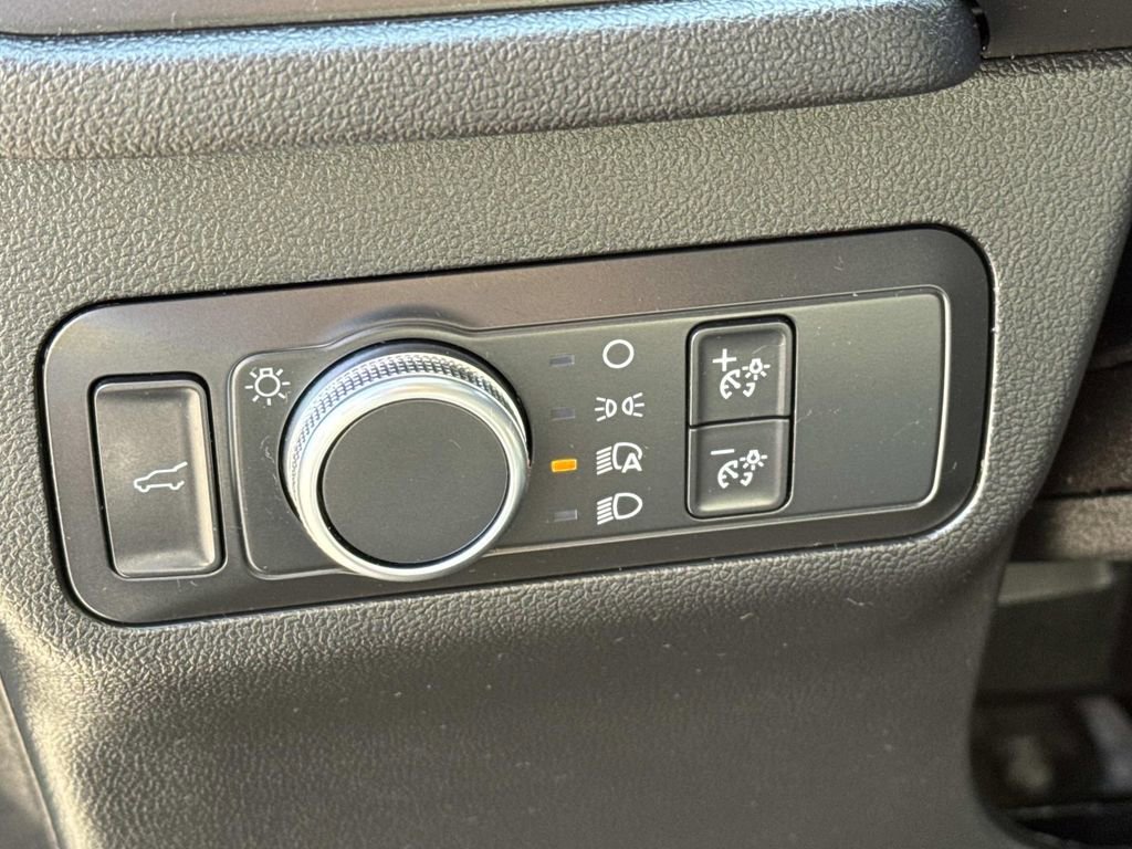 Used 2021 Ford Escape SE image 20