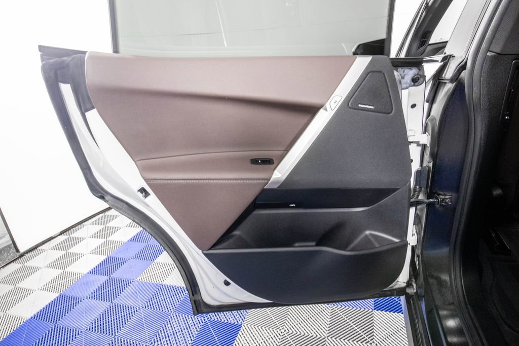Used 2022 BMW iX xDrive50 w/ Premium Package image 13