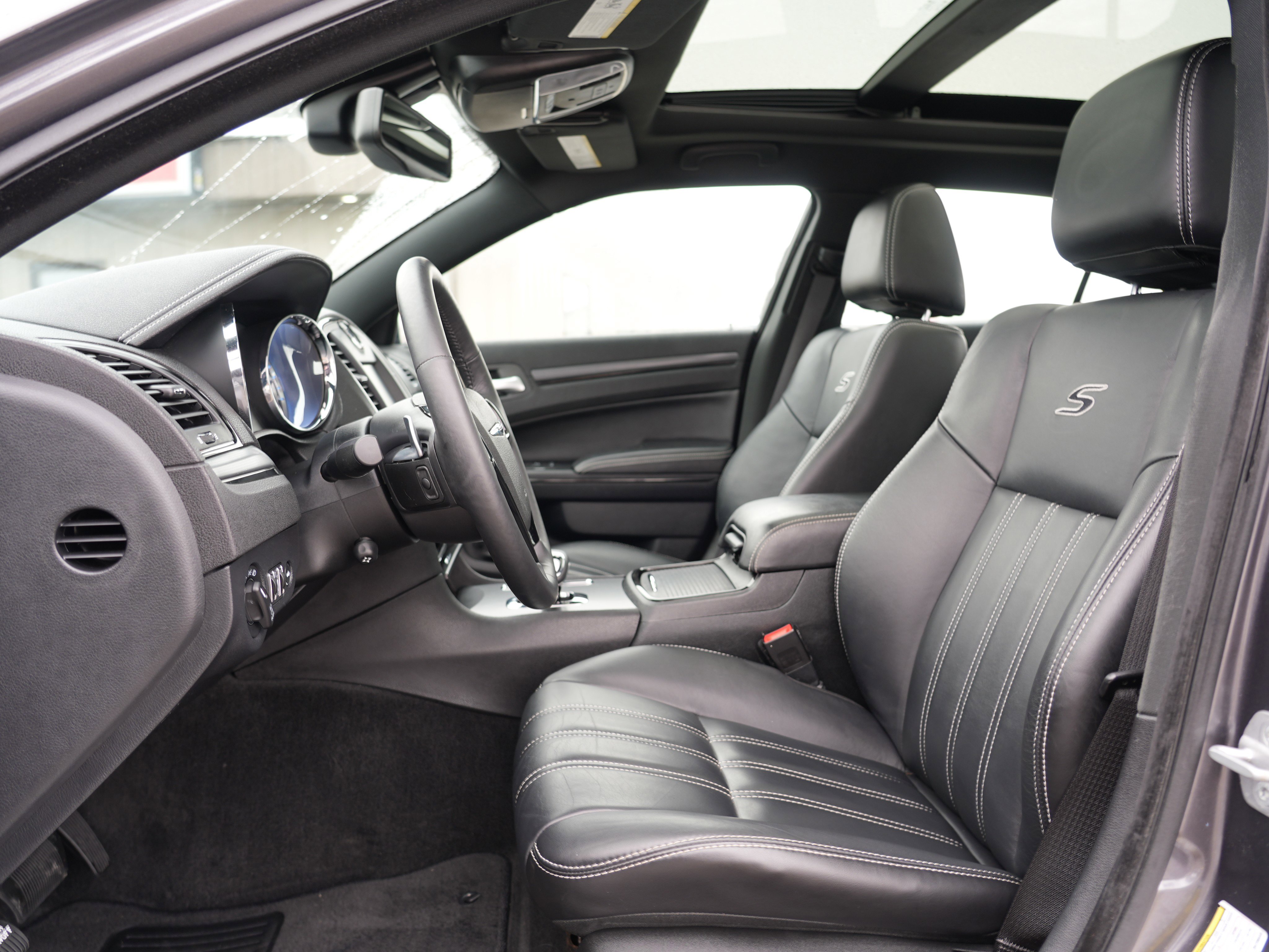 Used 2013 Chrysler 300 S w/ Luxury Group image 12