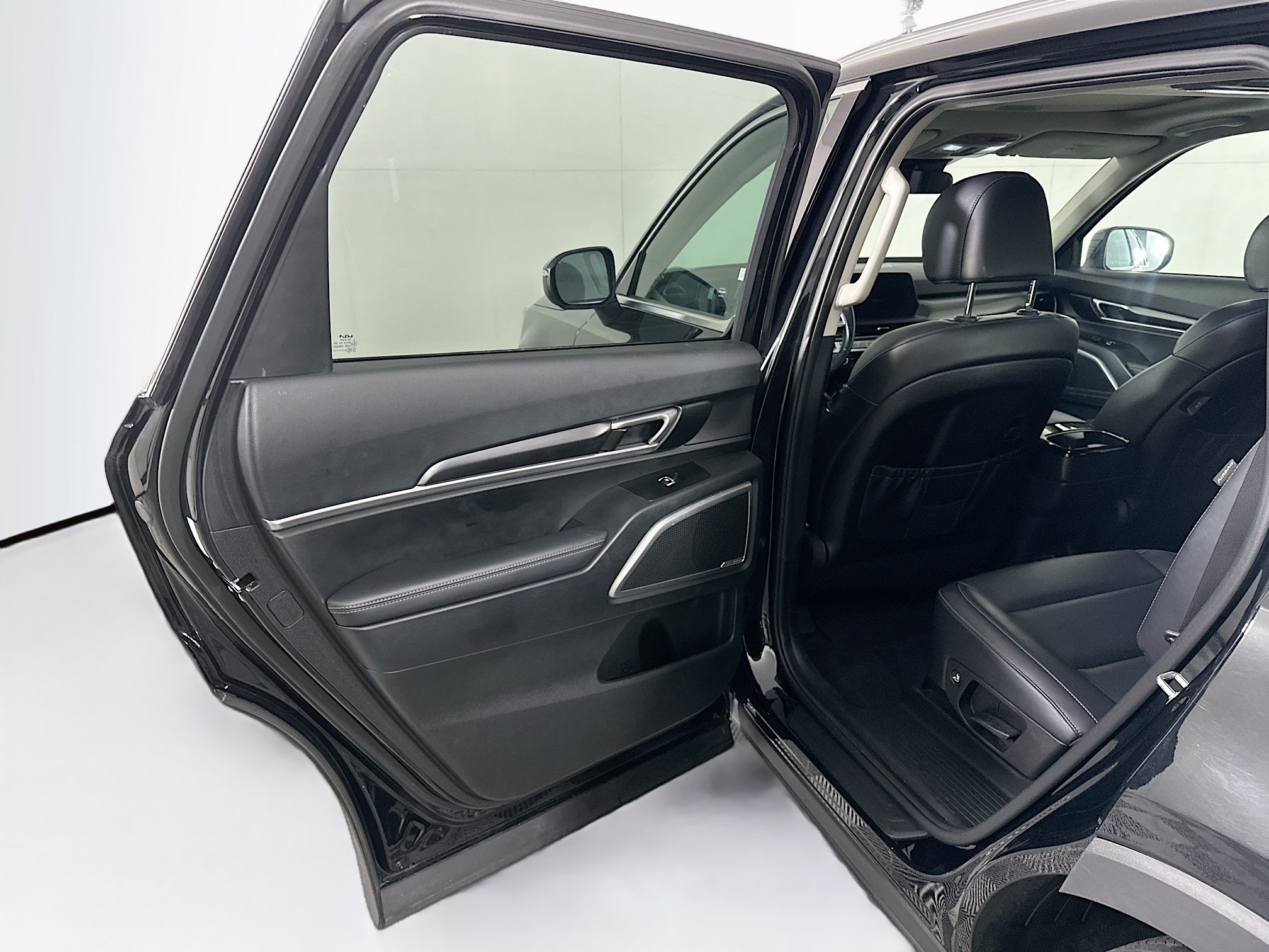 Used 2025 Kia Telluride S FWD image 25