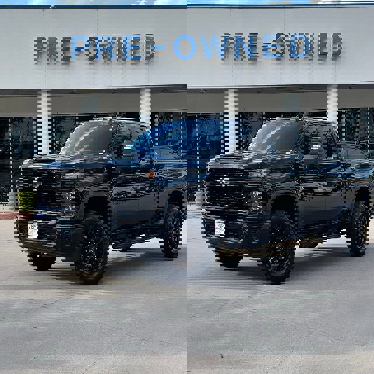 Used 2025 Chevrolet Silverado 2500 Custom w/ Custom Value Package image 2