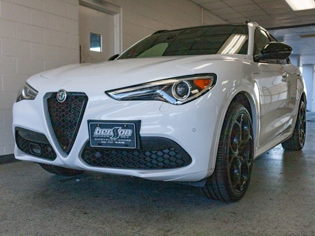 Used 2022 Alfa Romeo Stelvio Veloce image 24