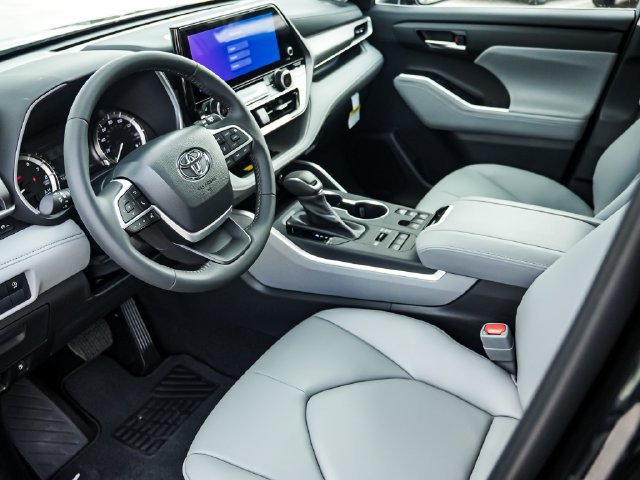 New 2026 Toyota Highlander XLE AWD/4WD image 9