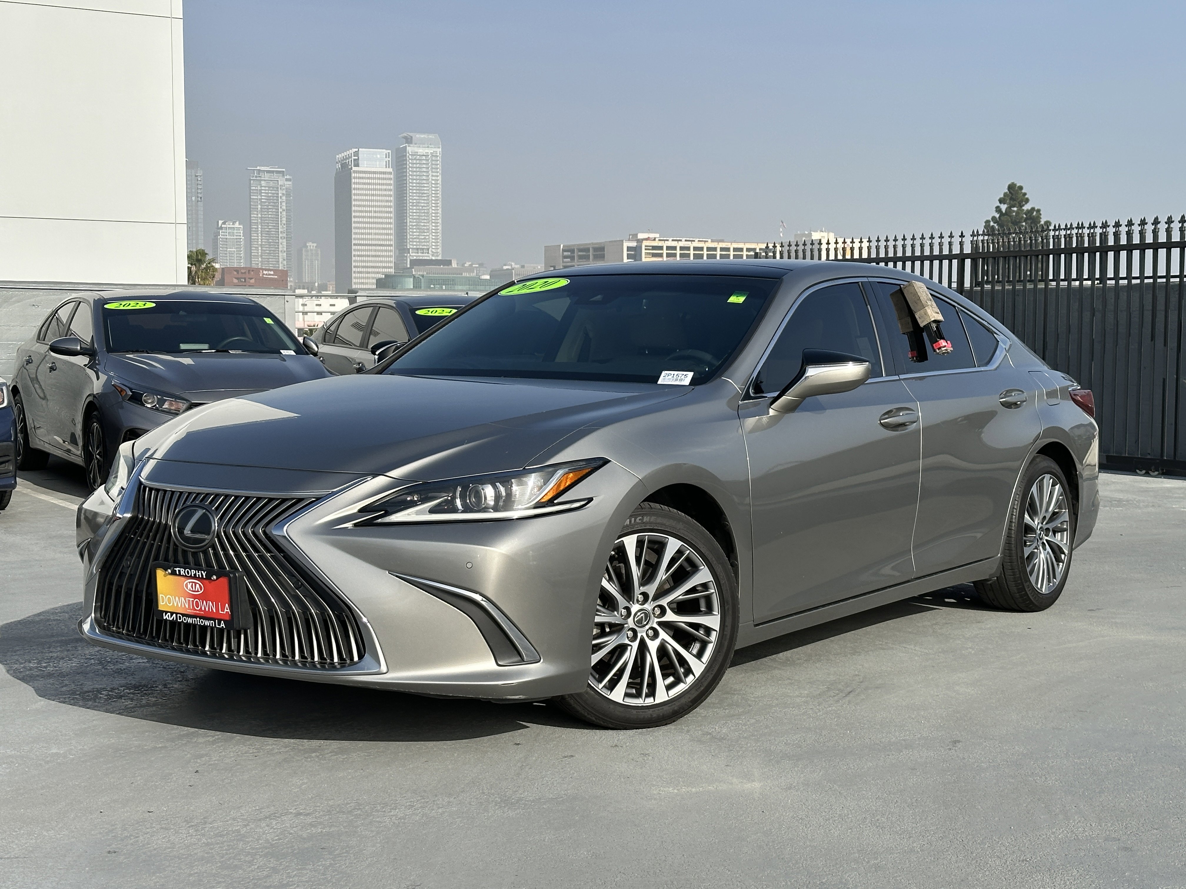 Used 2020 Lexus ES 350 w/ Premium Package image 2