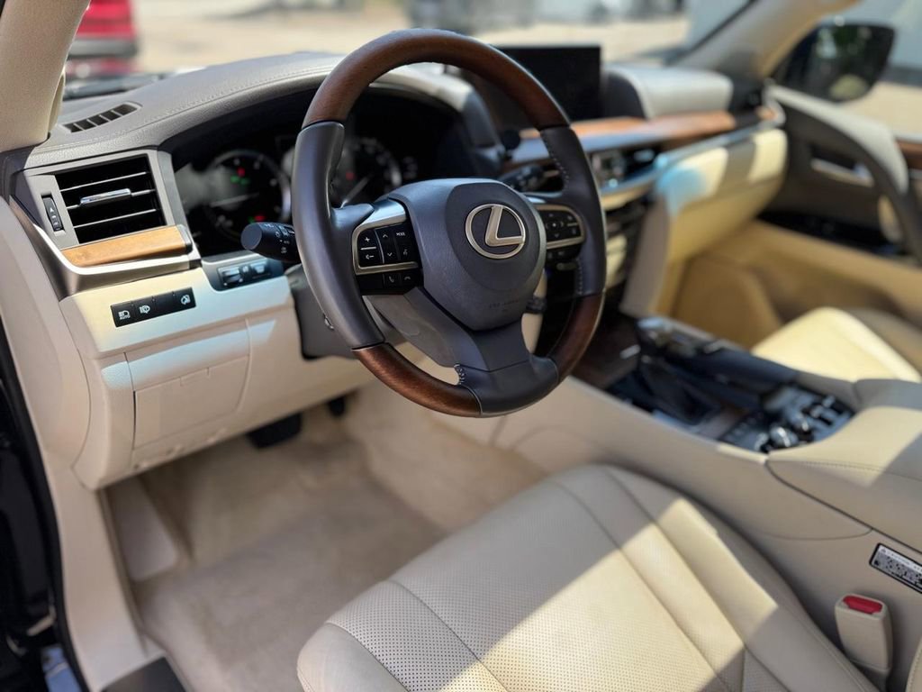 Used 2021 Lexus LX 570 4WD w/ Luxury Package image 13