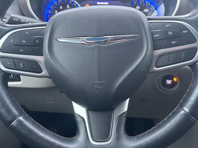 Used 2018 Chrysler Pacifica Touring-L Plus image 16