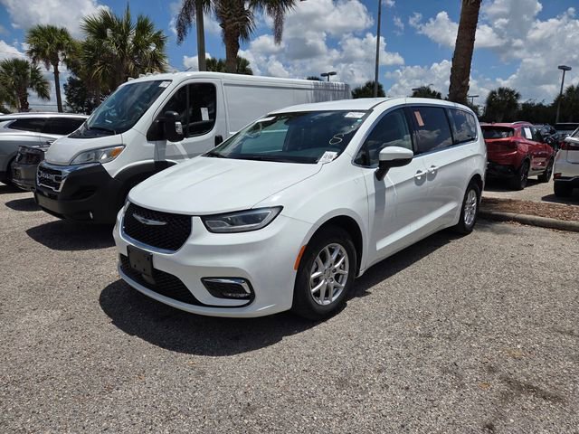 Certified 2023 Chrysler Pacifica Touring-L FWD image 3