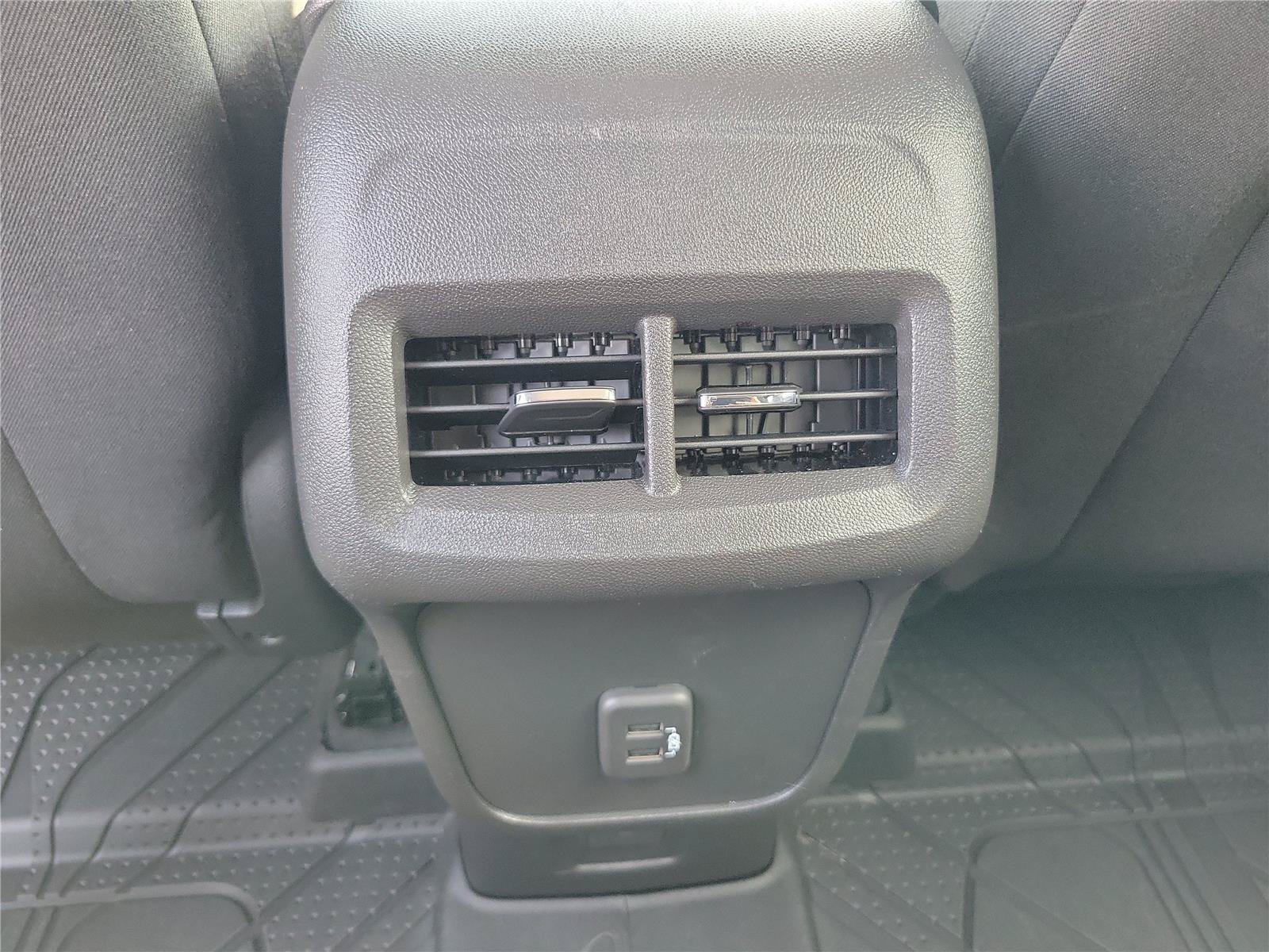Used 2024 Chevrolet Equinox LT FWD image 11