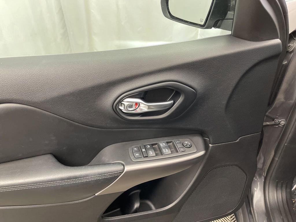 Used 2021 Jeep Cherokee Latitude Lux w/ Comfort/Convenience Group image 26