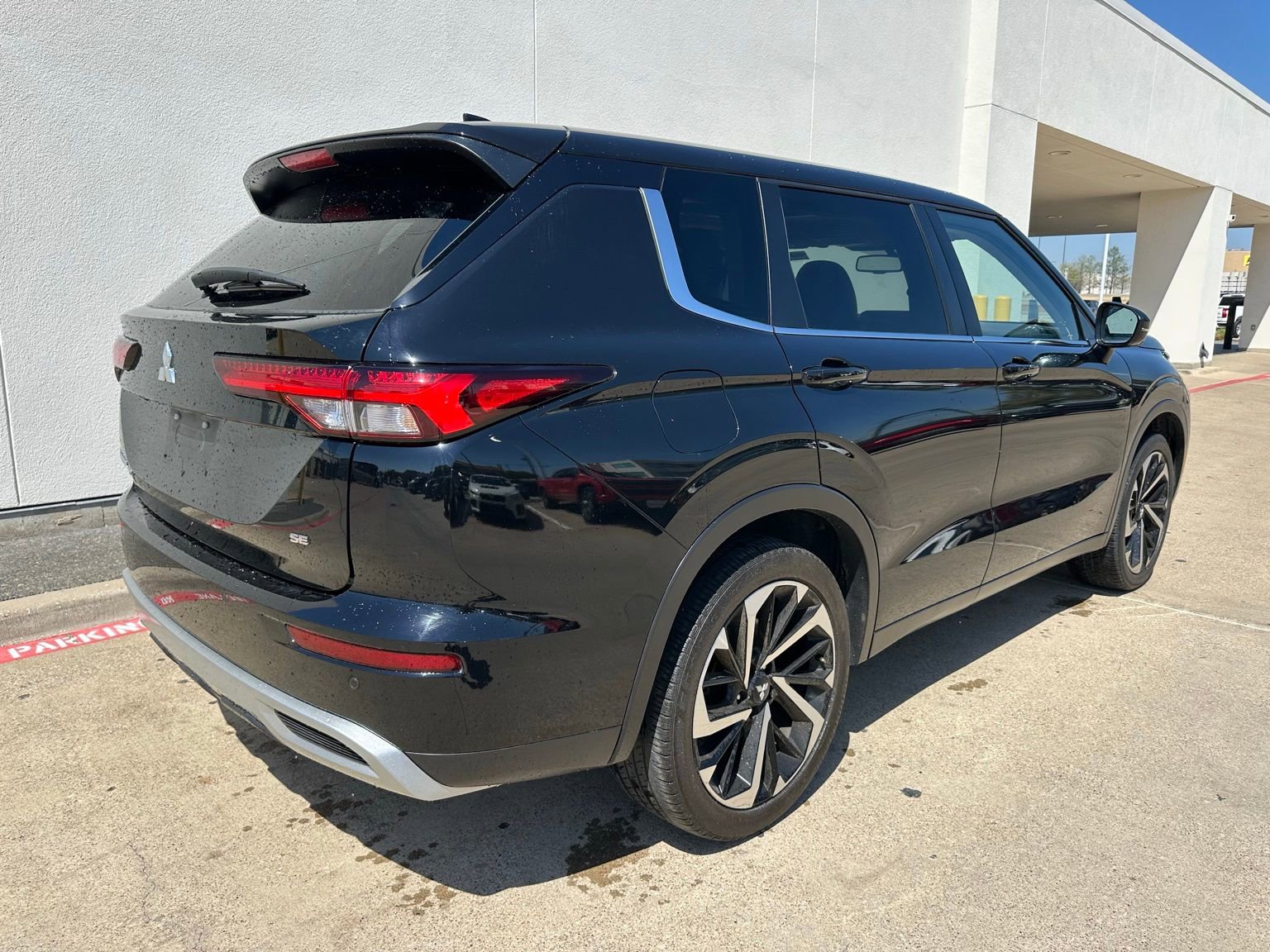 Used 2024 Mitsubishi Outlander SE image 7