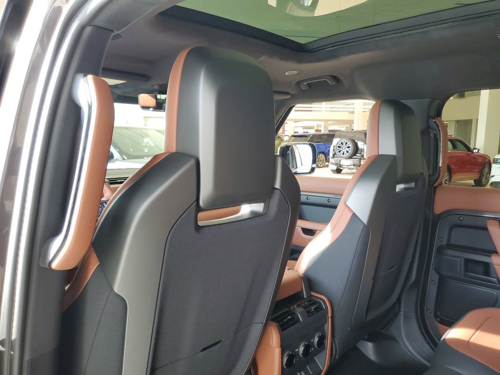 New 2026 Land Rover Defender 110 AWD/4WD image 25