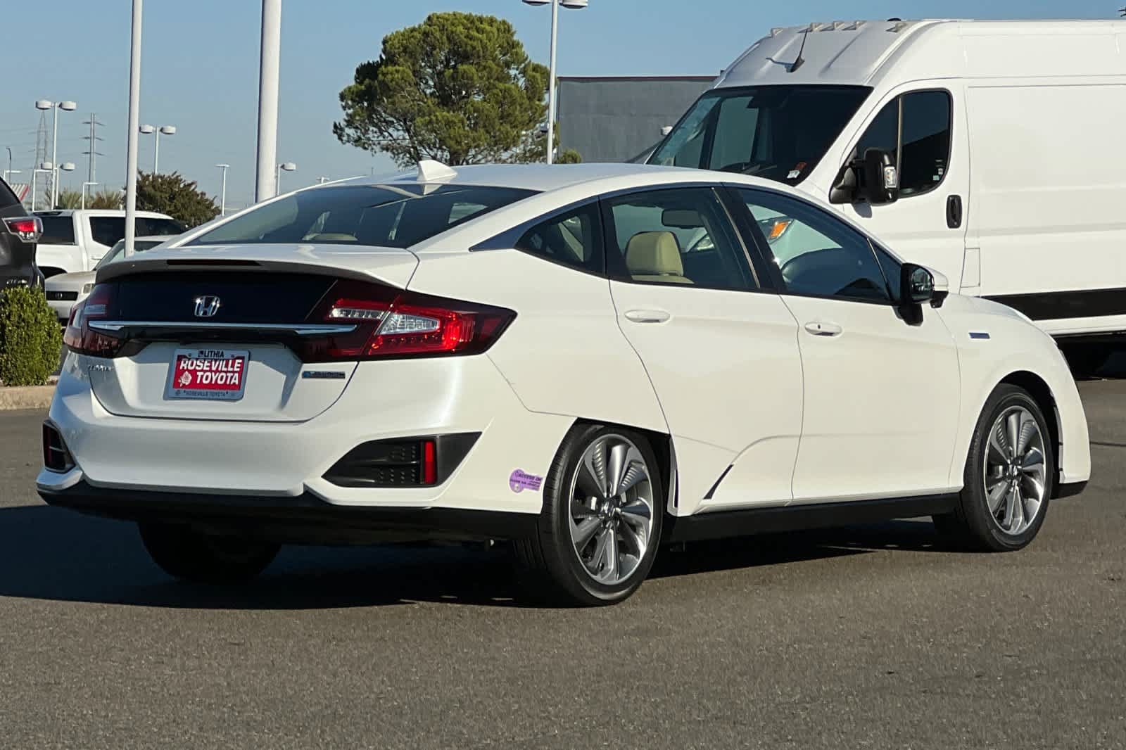 Used 2018 Honda Clarity Plug-In Hybrid image 2