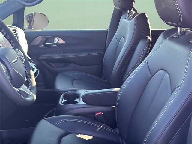 New 2026 Chrysler Pacifica Select image 18