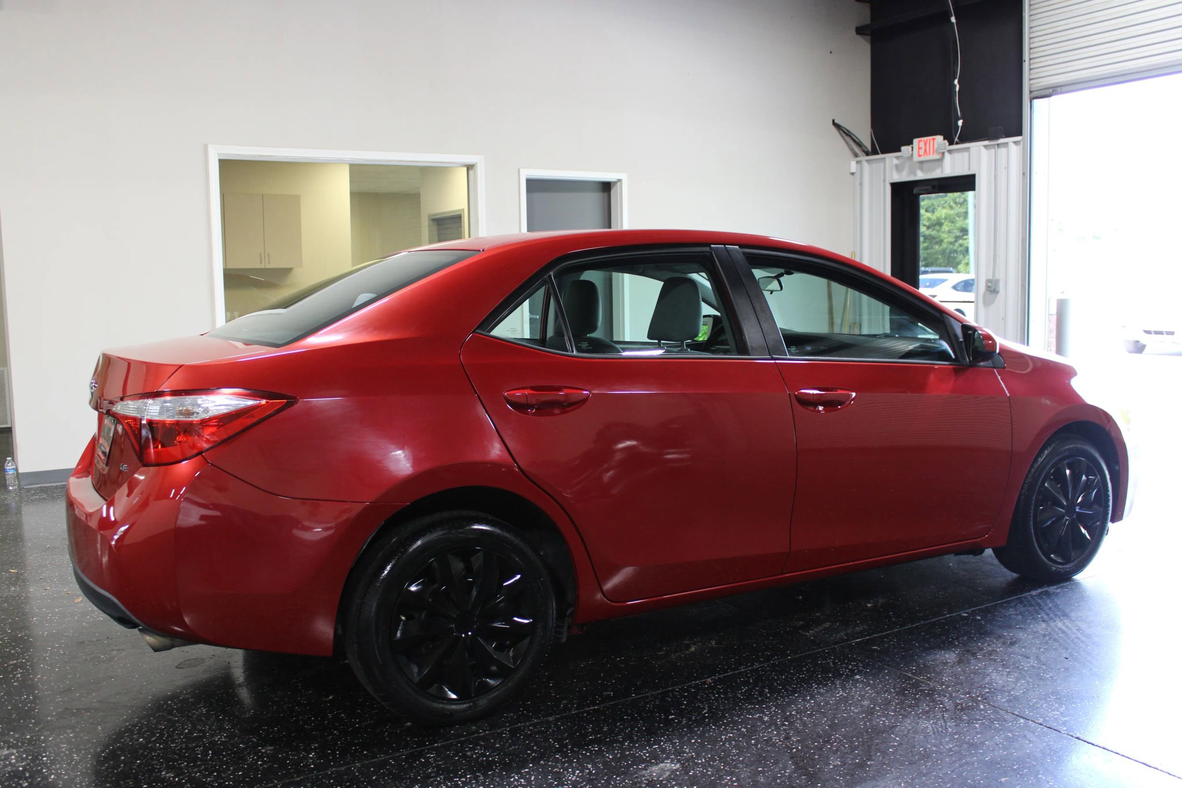Used 2015 Toyota Corolla LE FWD image 3