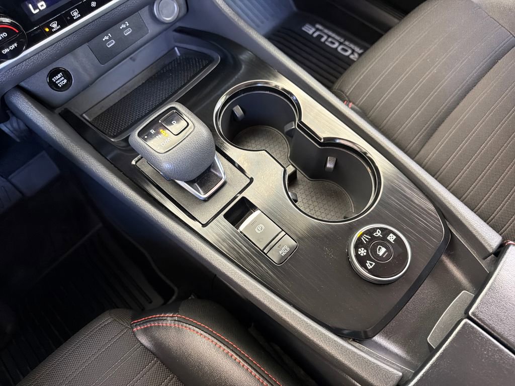 Used 2025 Nissan Rogue SV image 25