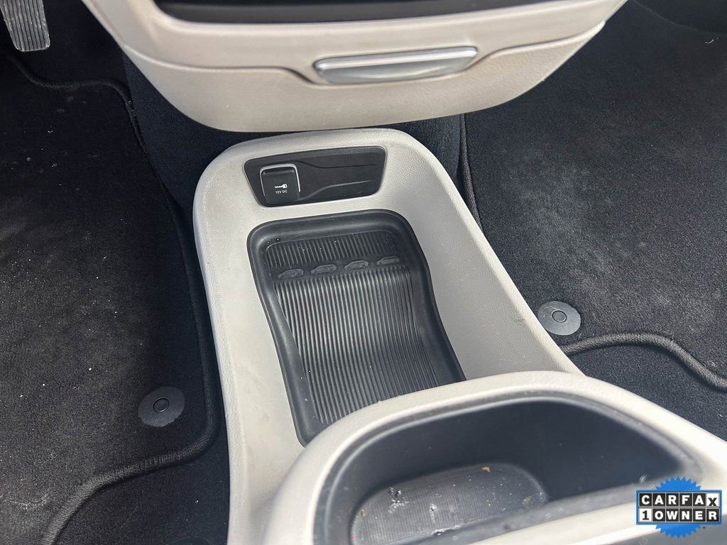 Used 2024 Chrysler Pacifica Select image 28