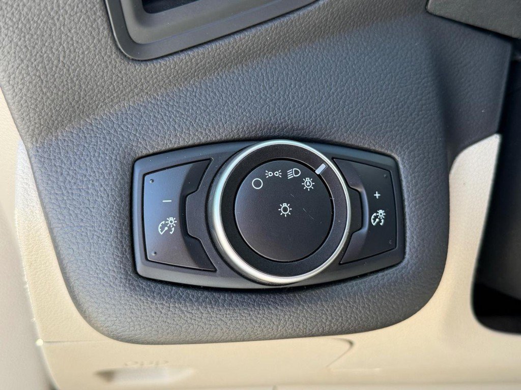 Used 2016 Ford C-MAX SE w/ Interior Protection Package FWD image 32
