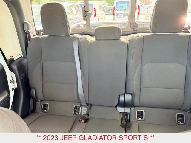 Certified 2023 Jeep Gladiator Sport AWD/4WD image 19