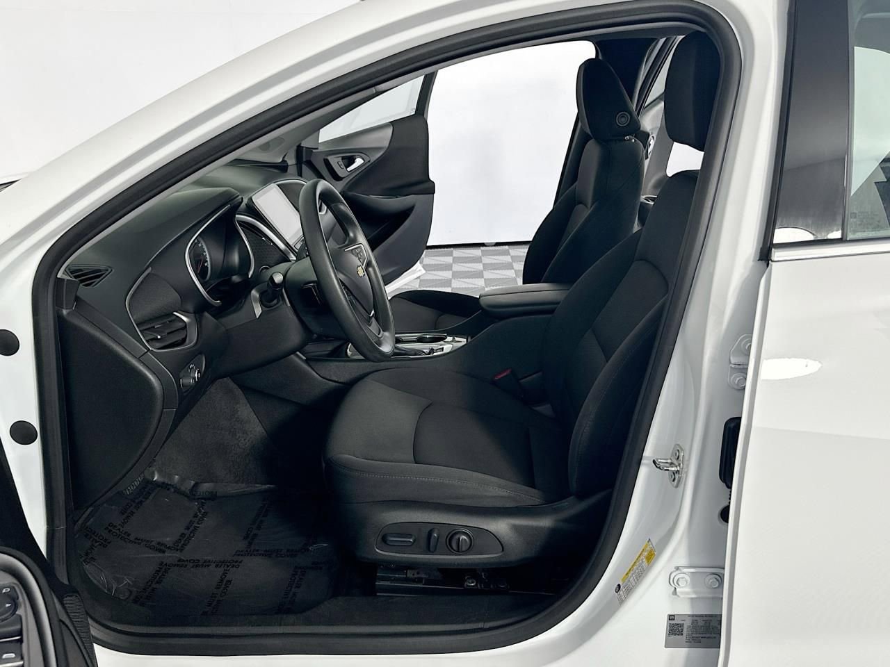 Used 2023 Chevrolet Malibu LT image 24