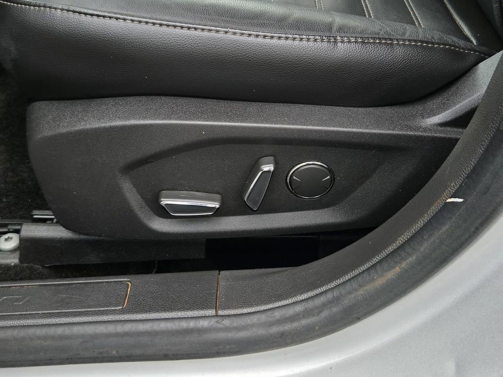 Used 2016 Ford Fusion SE w/ Equipment Group 202A FWD image 13