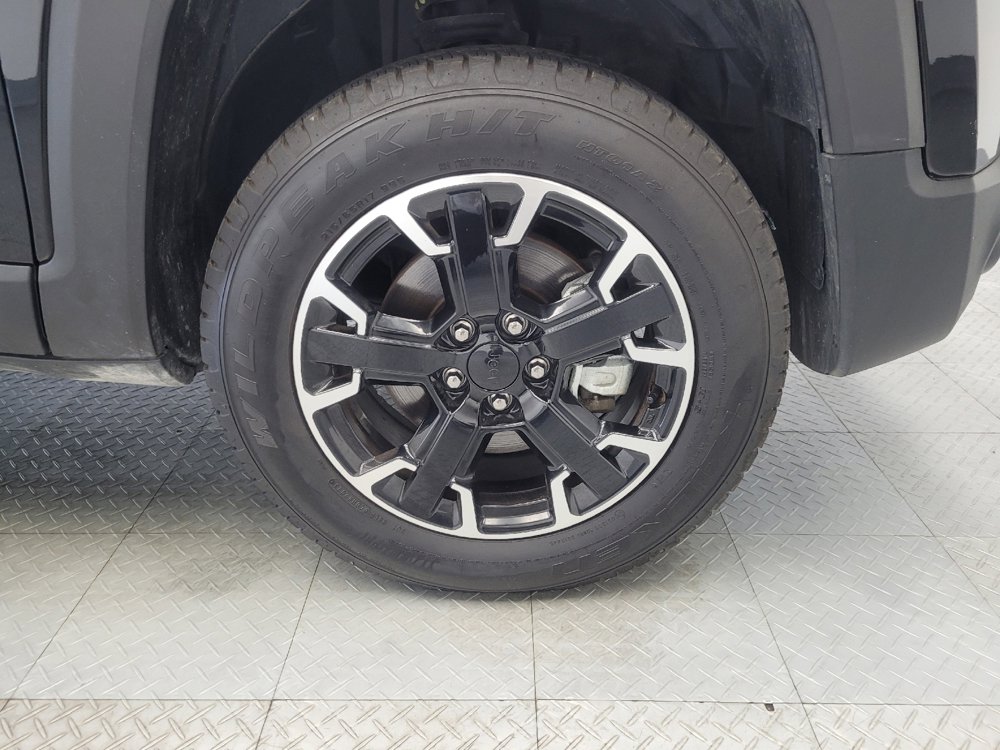 Used 2023 Jeep Renegade Latitude AWD/4WD image 31