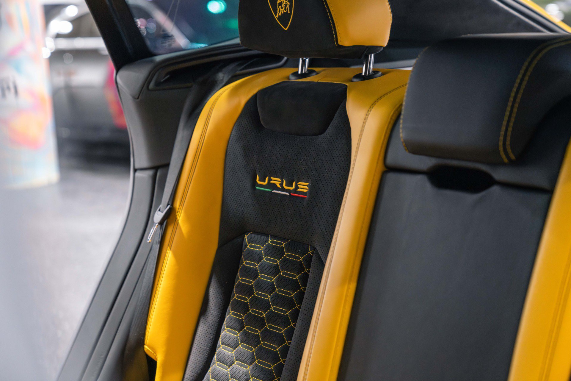 Used 2021 Lamborghini Urus AWD/4WD image 37