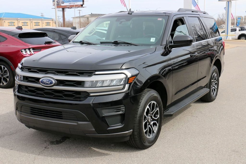 Used 2024 Ford Expedition XLT image 2