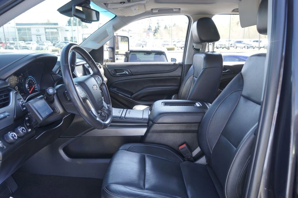 Used 2018 Chevrolet Suburban Premier AWD/4WD image 19