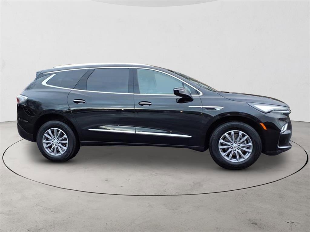 Used 2023 Buick Enclave Essence image 4