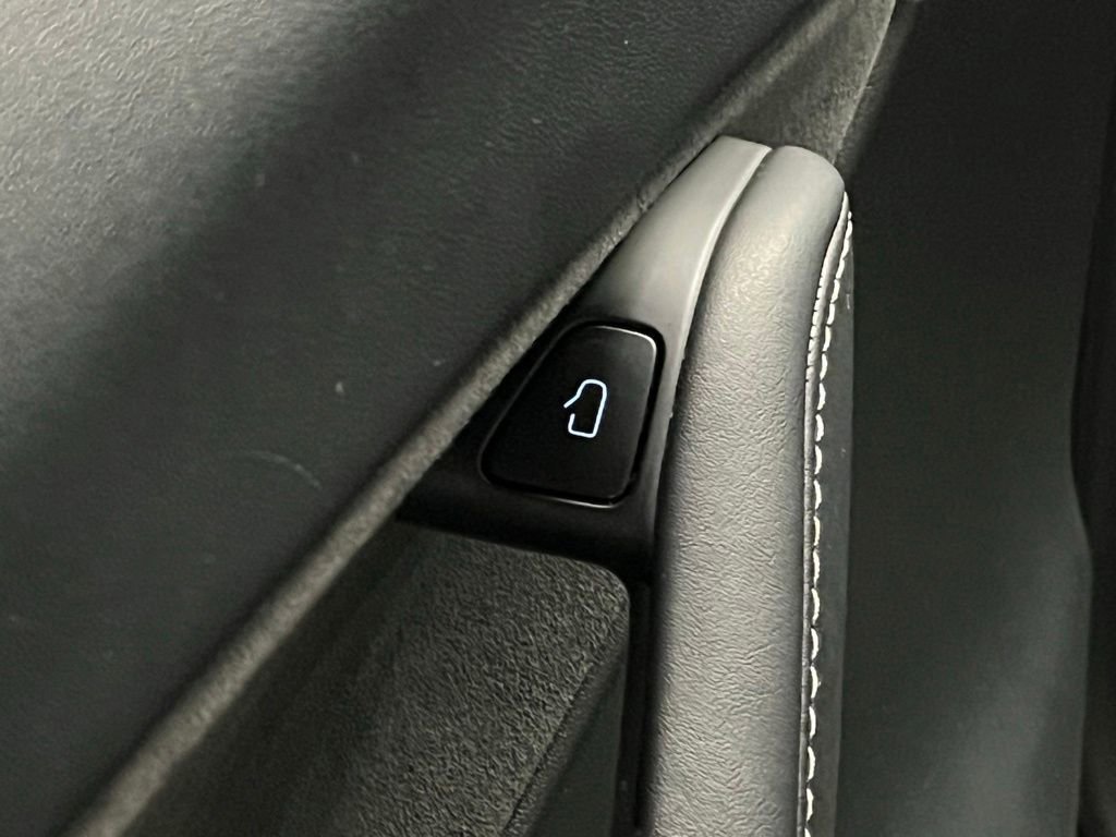 Used 2022 Tesla Model Y Performance image 15