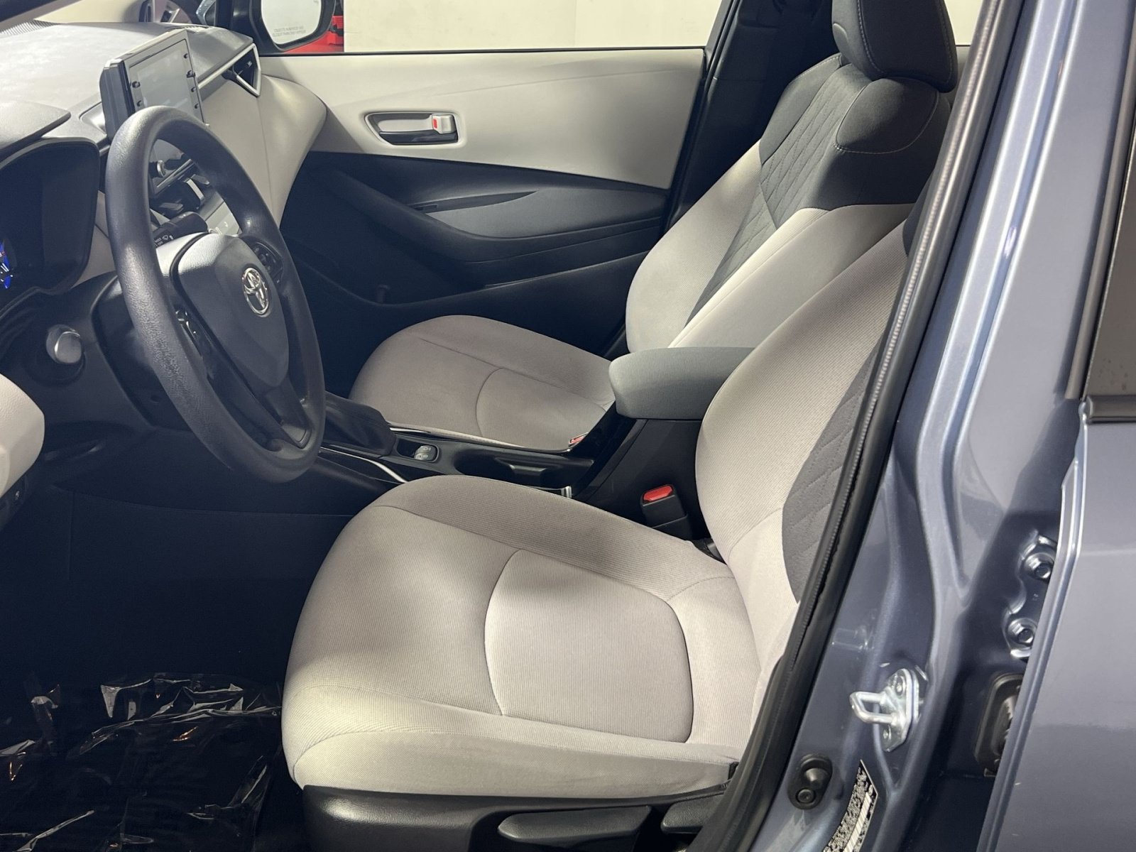 Used 2022 Toyota Corolla LE FWD image 21