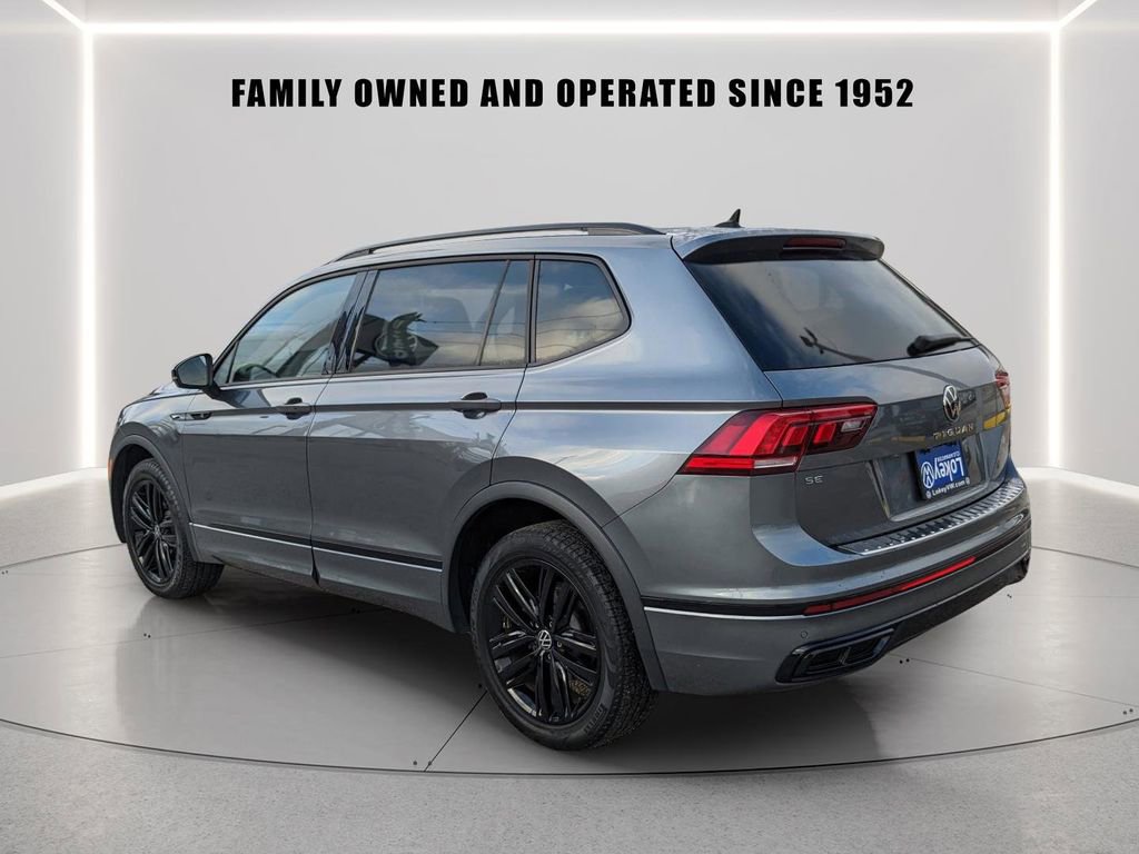 Certified 2022 Volkswagen Tiguan SE R-Line image 3