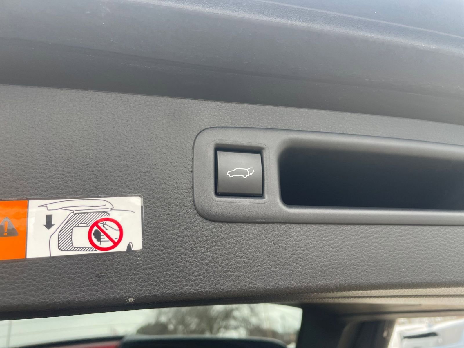 Used 2025 Toyota Highlander LE image 23