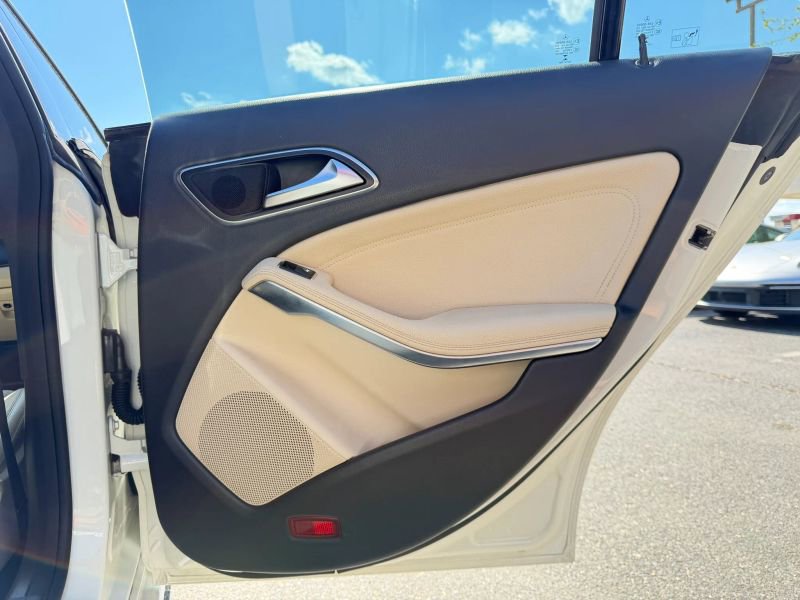 Used 2017 Mercedes-Benz CLA 250 image 23