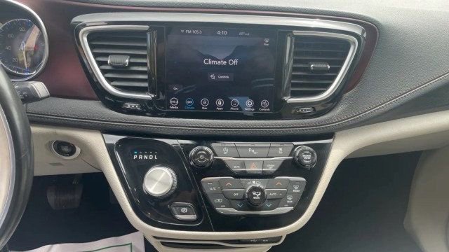 Used 2020 Chrysler Pacifica Limited FWD image 17
