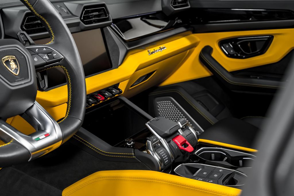 Used 2025 Lamborghini Urus S AWD/4WD image 23
