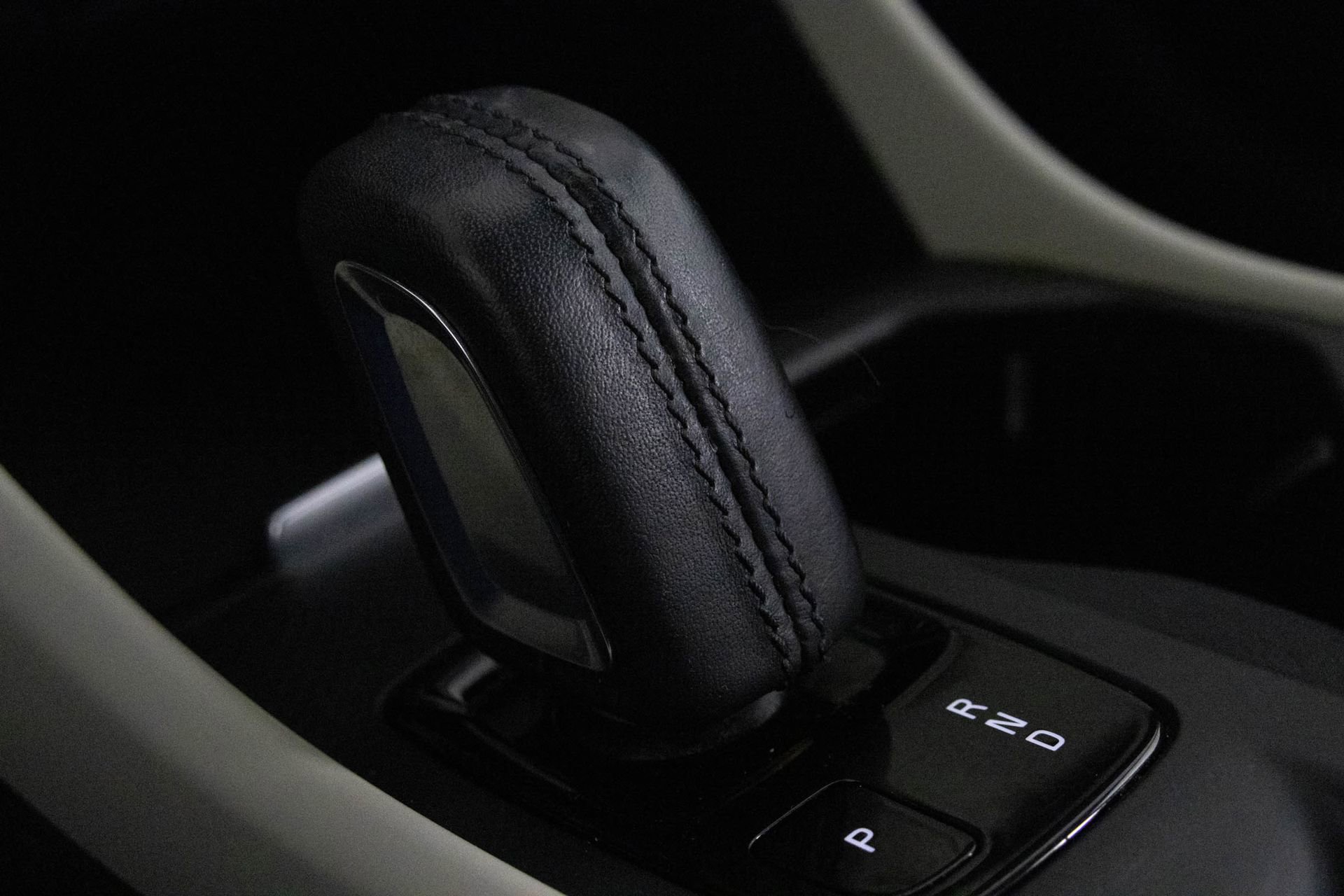 Used 2021 Volvo XC40 T5 Momentum w/ Protection Package Premier image 25