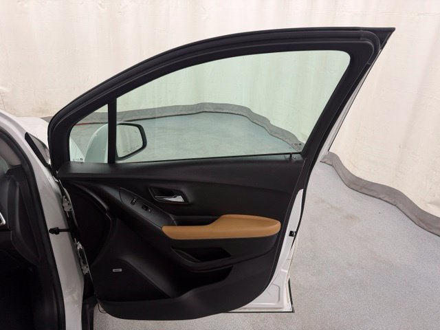Used 2019 Chevrolet Trax Premier AWD/4WD image 16