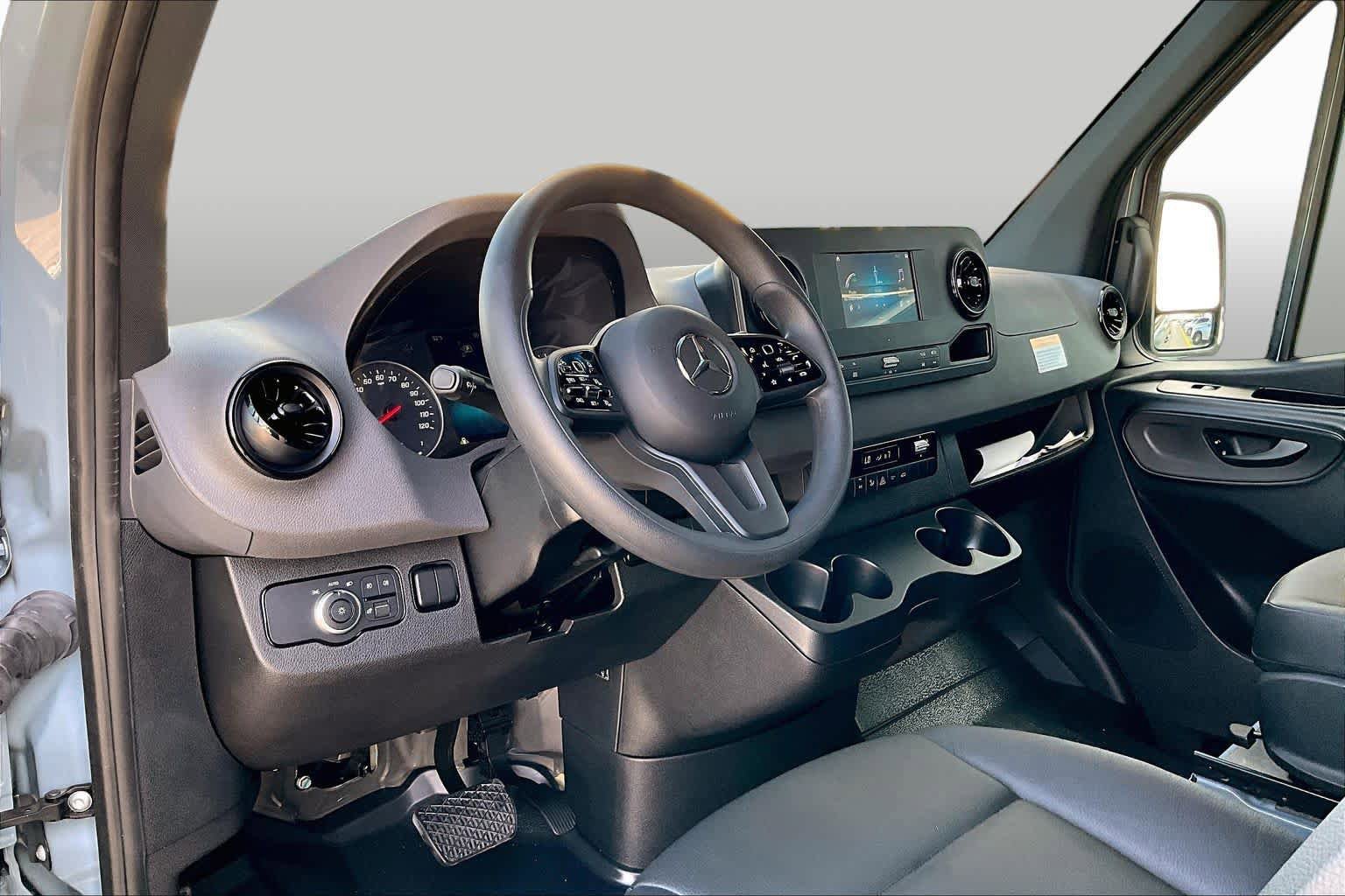 Used 2024 Mercedes-Benz Sprinter 2500 image 16